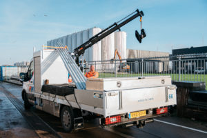 Lichte bedrijfswagen met open laadbak