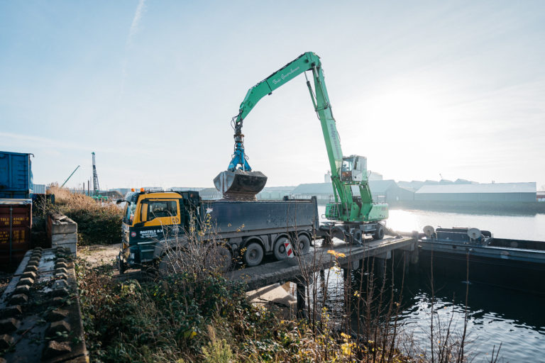 Transshipment crane